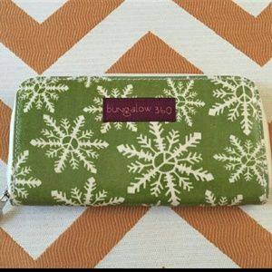 IN SEARCH OF BUNGALOW 360 SNOWFLAKE WALLET